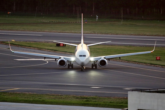 江西航空公司波音飞机滑行