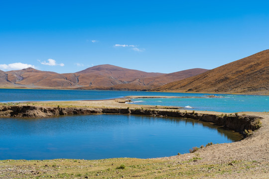 西藏拉孜县的一个双色湖042