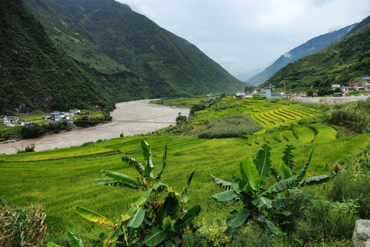 怒江两岸