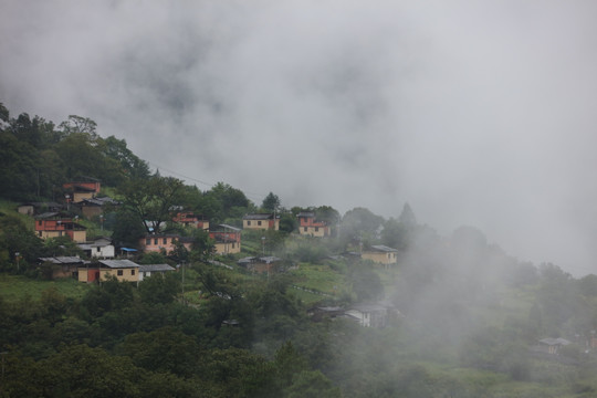 怒江两岸