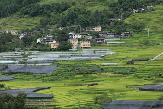 怒江两岸