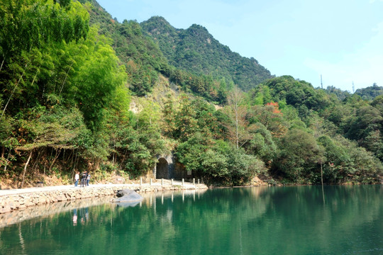 武义牛头山山下湖泊