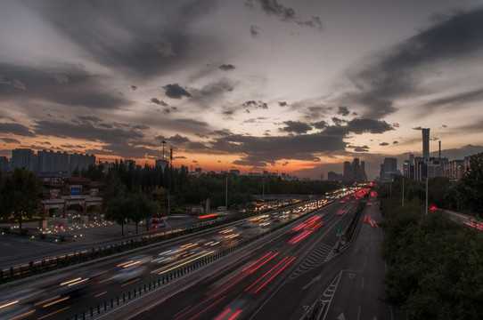 城市夕阳