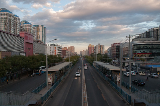 城市夕阳