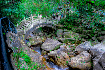 山泉溪水