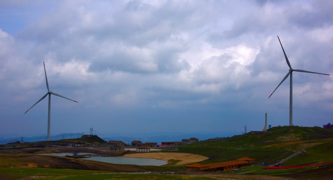 金秋高原梯田风电场