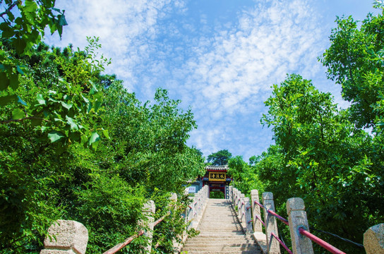 千山皈源寺正门旧址与石阶