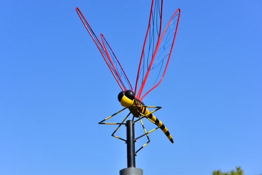蜻蜓雕塑