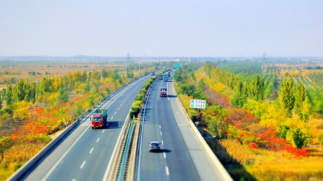 秋季景区高速道路