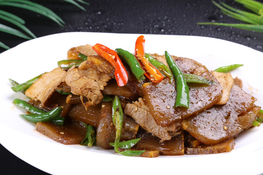 五花肉燒燜子