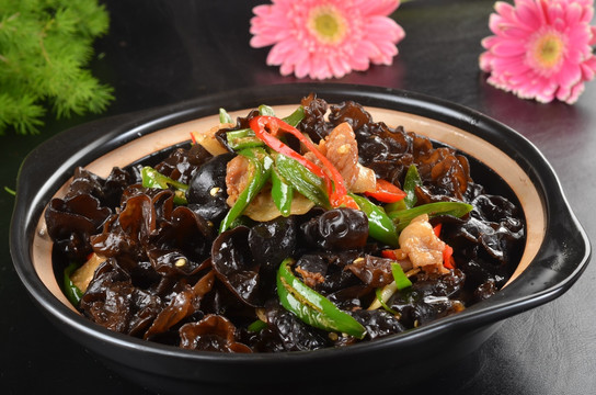 五花肉炒木耳
