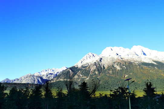 玉龙山雪山