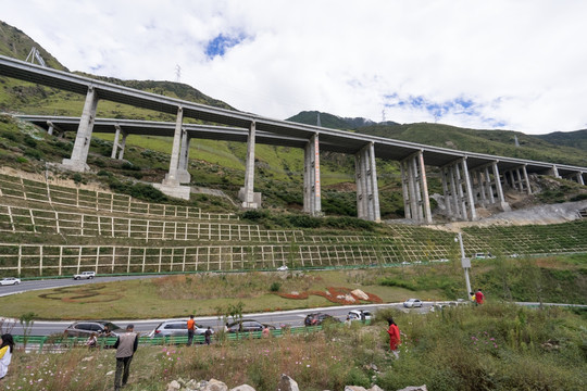 高原桥梁建设