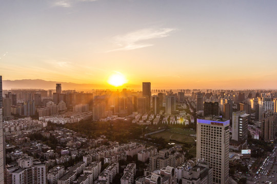 夕阳下的西安高新