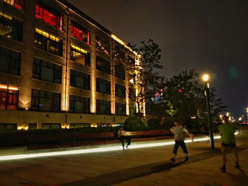 黄浦江畔建筑夜景