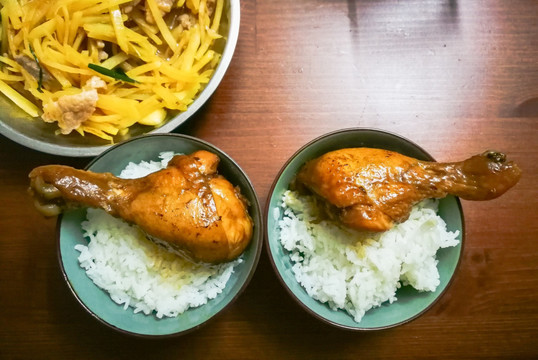 鸡腿大米饭美食图片