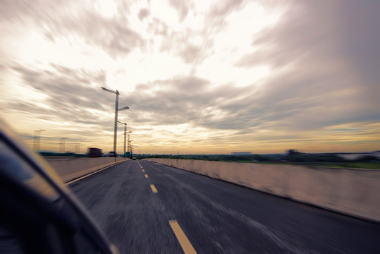 运动模糊的公路车背景