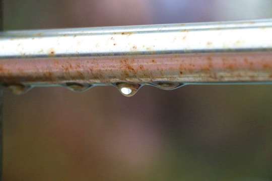 雨滴水滴