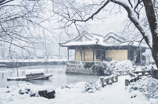 公园雪景