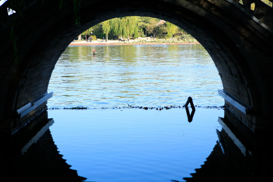 大明湖石桥风景