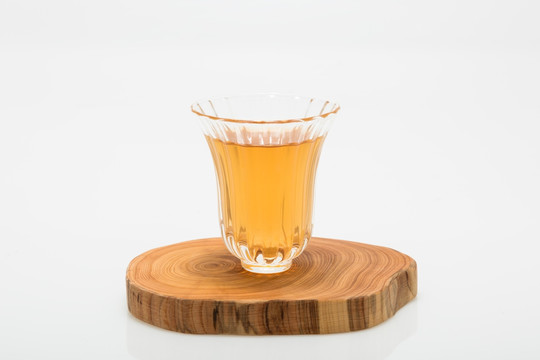 玻璃品茗杯与普洱生茶