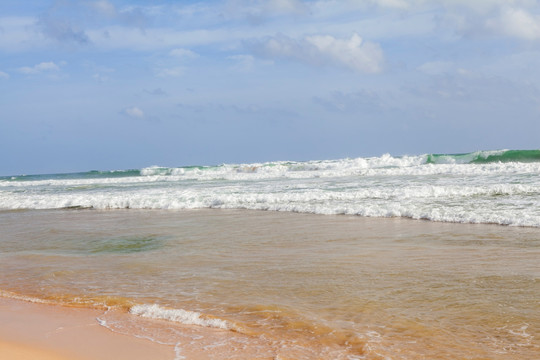 海滩海浪