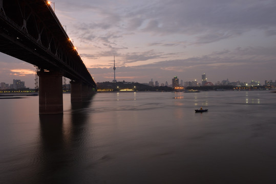 夜幕下的长江大桥201811