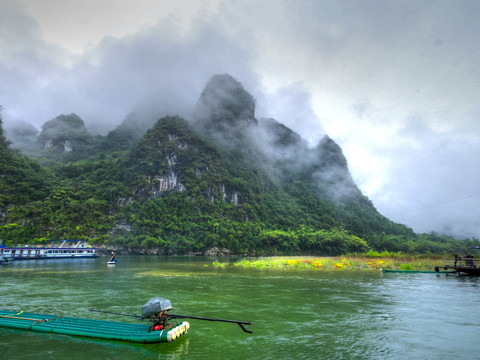 桂林阳朔漓江高山竹筏风光