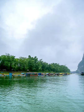 桂林阳朔小漓江沿岸风光