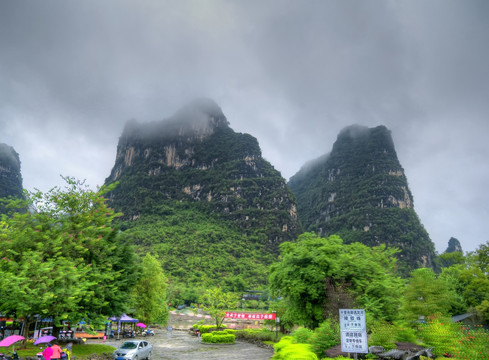 桂林阳朔遇龙河山岩