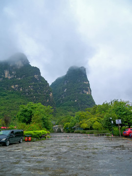 桂林阳朔遇龙河景区停车场