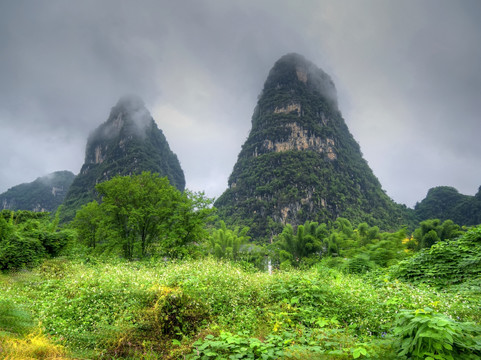 桂林阳朔遇龙河山峰