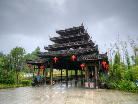 桂林侗情水庄风雨桥