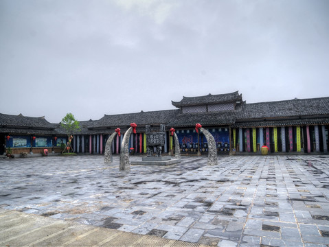 桂林侗情水莊迎賓廣場牛角雕塑