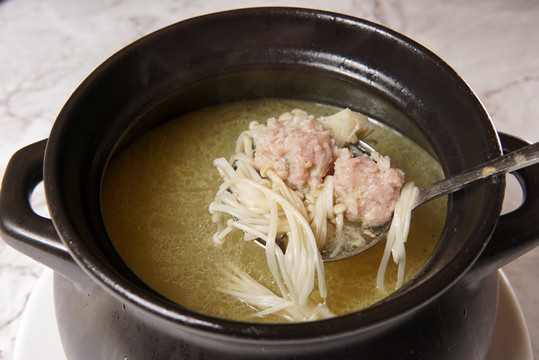 金针菇肉丸汤