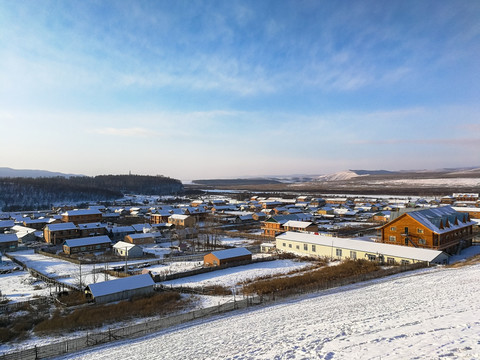 冬季山村清晨