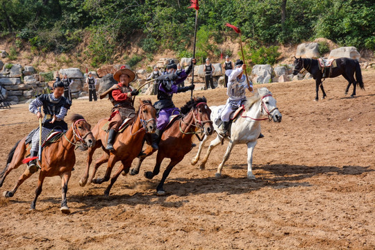 古代骑马打仗表演