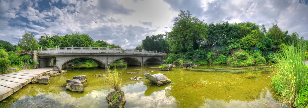 桂林訾洲岛石拱桥飞瀑落虹全景