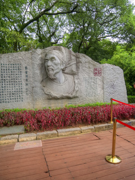 桂林訾洲岛柳宗元石像