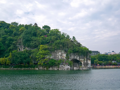 桂林象鼻山象山水月