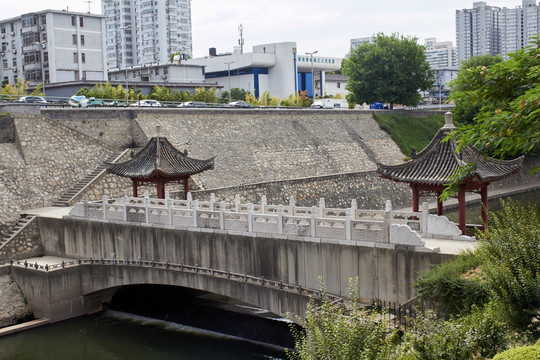 西安古护城河