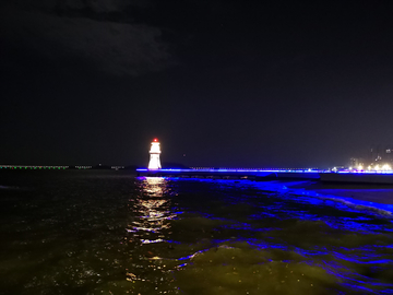 海滨泳场灯塔夜景