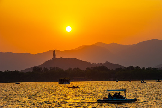 北京颐和园昆明湖落日