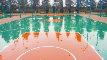 雨后球场