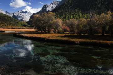 亚丁风景区