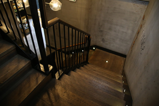 咖啡店楼梯内景