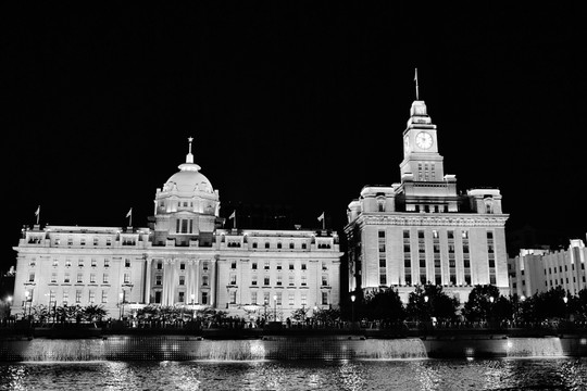 黑白建筑夜景