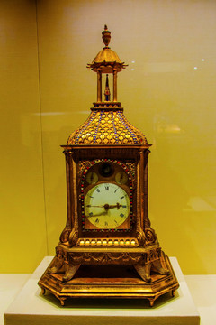 清代英国制造鎏金塔式钟