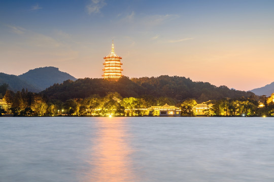 雷锋塔夜景