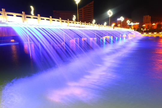 青海海西德令哈瀑布慢门夜景